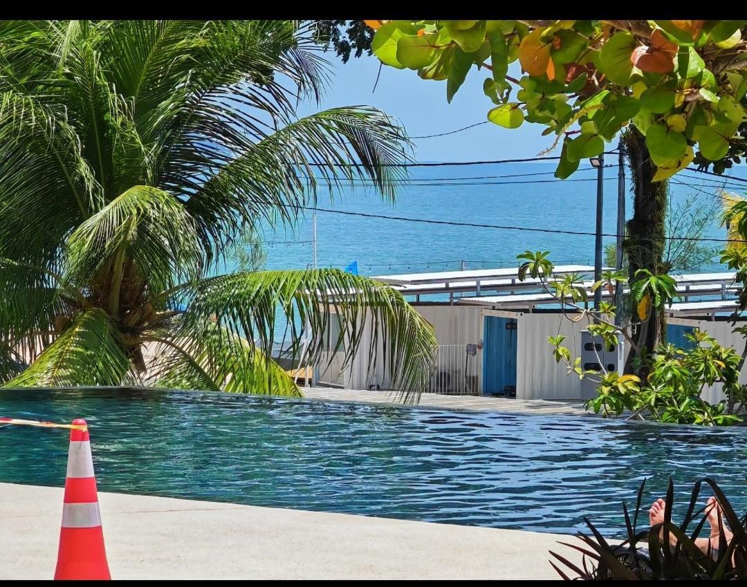 By The Sea Batu Ferringhi Beach Front Apartment Suite Eksteriør billede